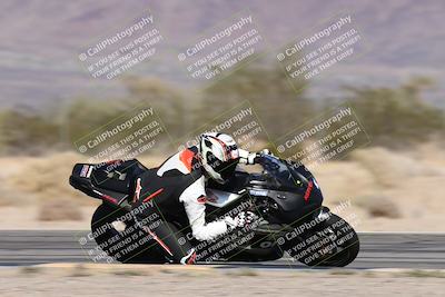 media/Dec-01-2025-Moto Forza (Mon) [[2daa91e15f]]/2-Intermediate Group/Session 3 (Turn 7 Inside Pans)/